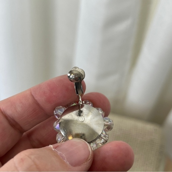 Vintage iridescent beaded clip on earrings - Picture 8 of 9